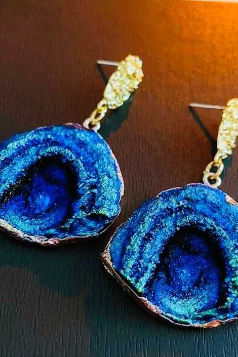 Неймовірні унікальні сережки із синім градієнтом морської хвилі.