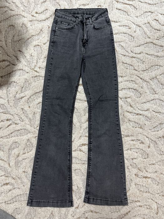 Джинси кльош в сірому кольорі