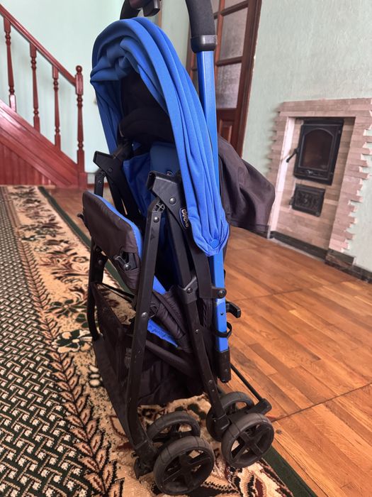 Продам прогулянкову коляску чіко