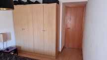 Roupeiro de melamina com portas de abrir