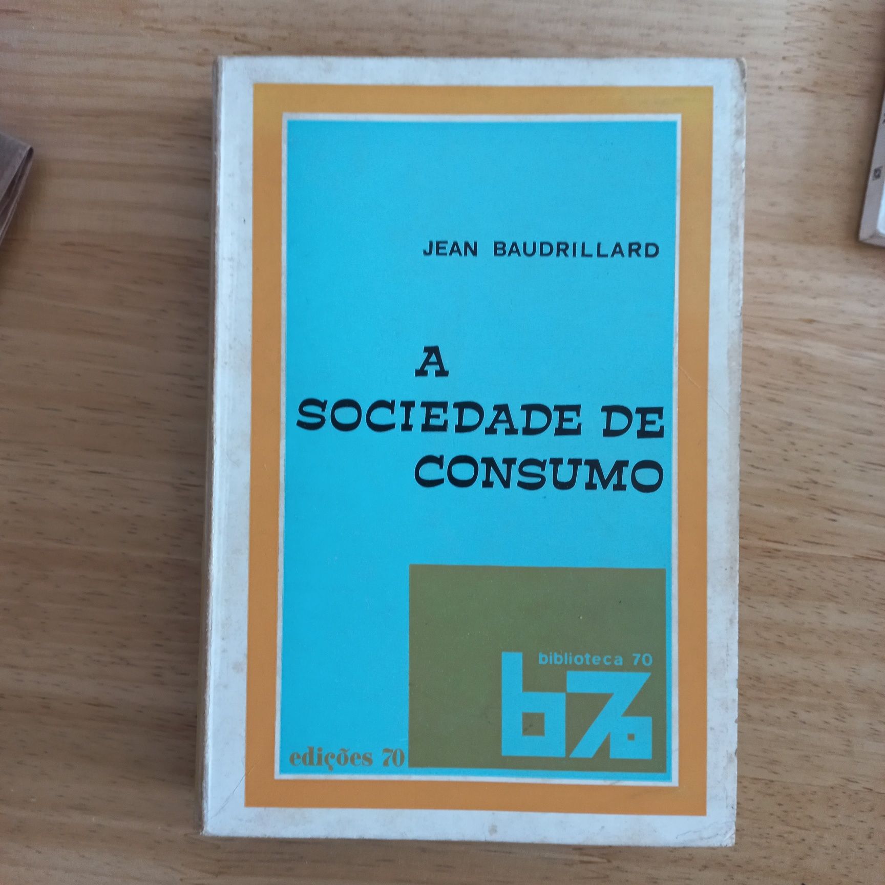 Jean Baudrillard Sociedade de Consumo