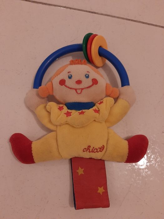 Brinquedos Chicco e Tuctuc.