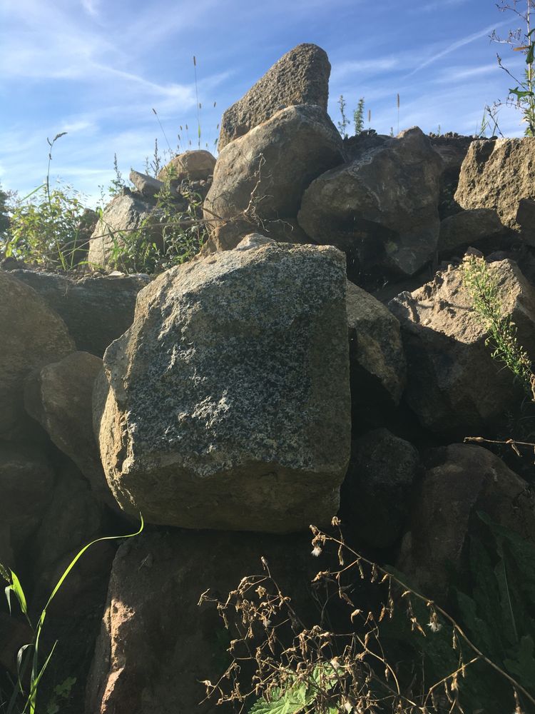 Kamienie ciosane kamień poniemiecki fundamentowy duża ilość