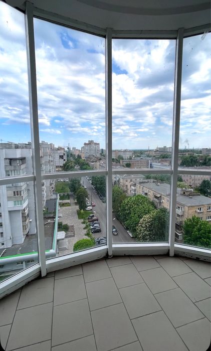 2-кімнатна квартира біля ТРЦ Любава