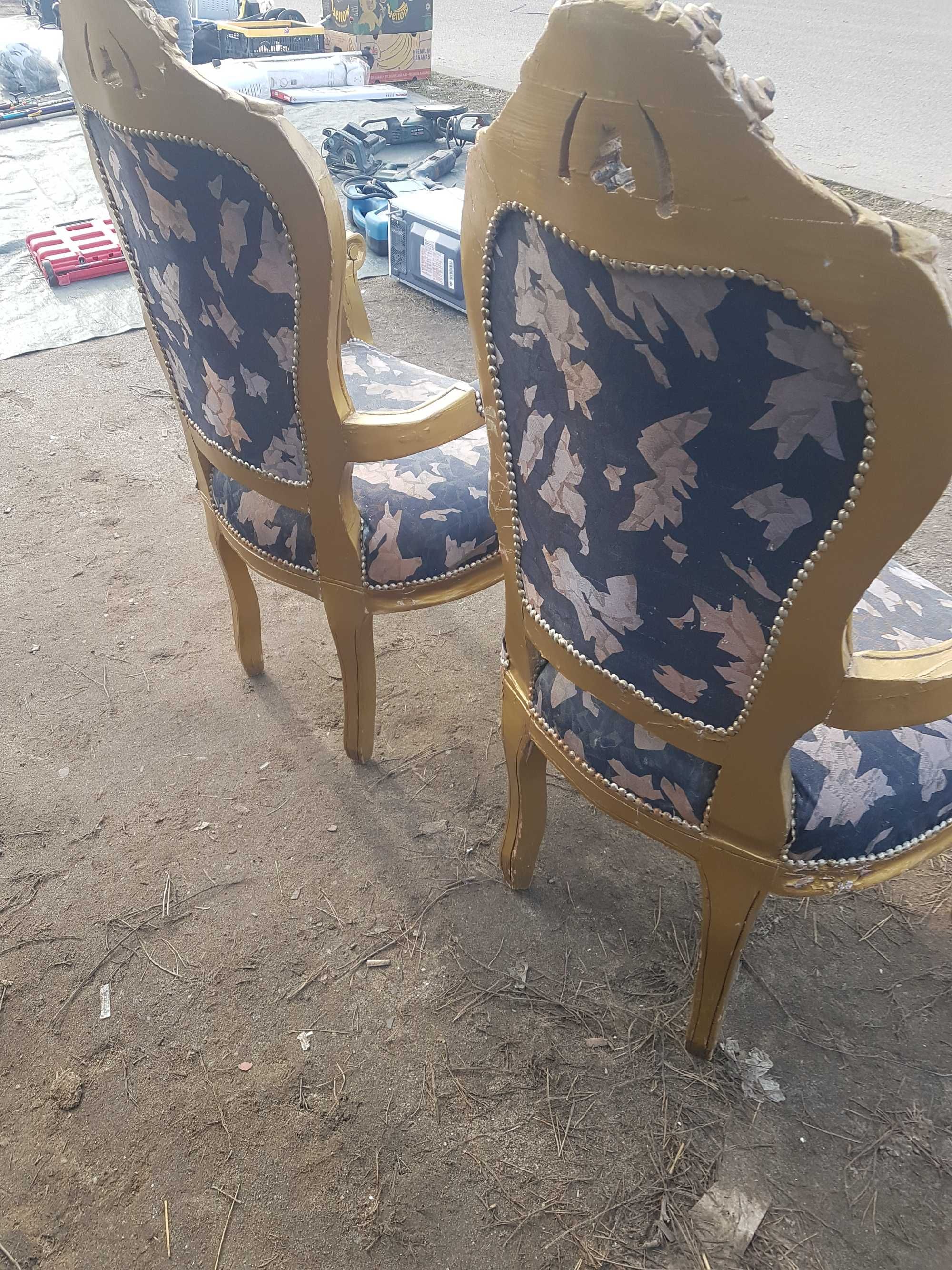 Krzesła rzeźbione