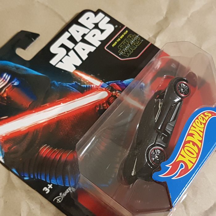 Машинка Hot Wheels Колекционная Star Wars The Force Awakens Kylo Ren