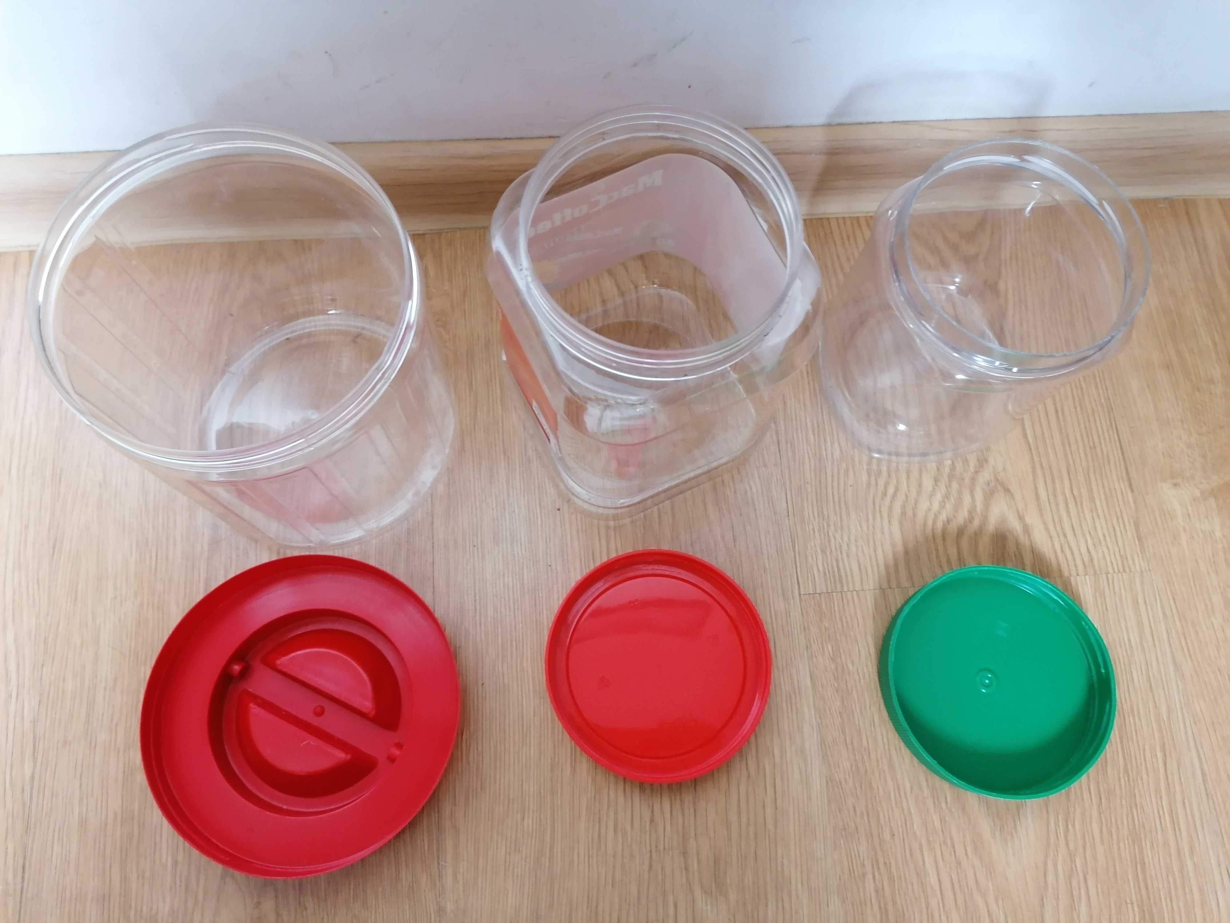 3 różne pojemniki plastikowe z pokrywkami (po kawach)