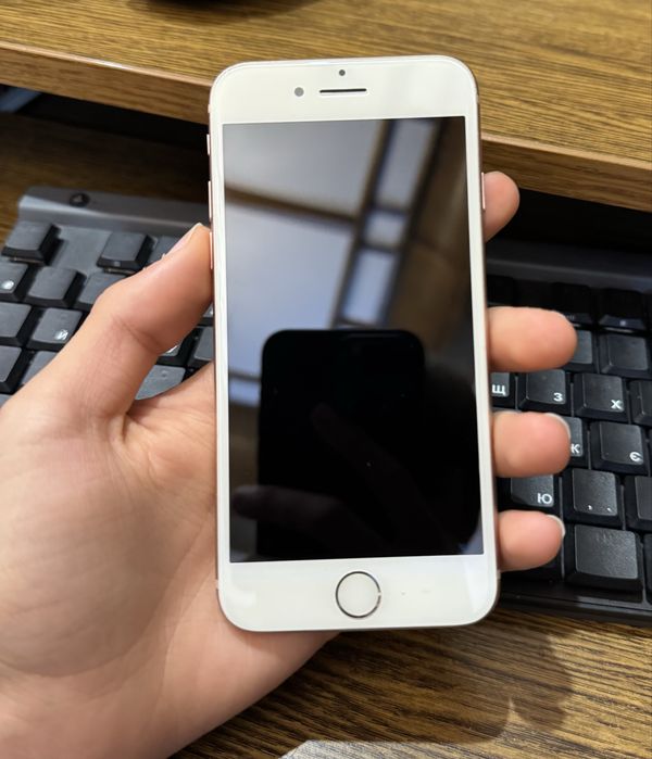 iPhone 8 в хорошем состоянии