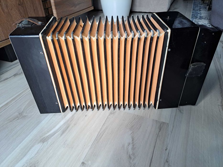 Akordeon Guzokowy La Tosca stan dobry.