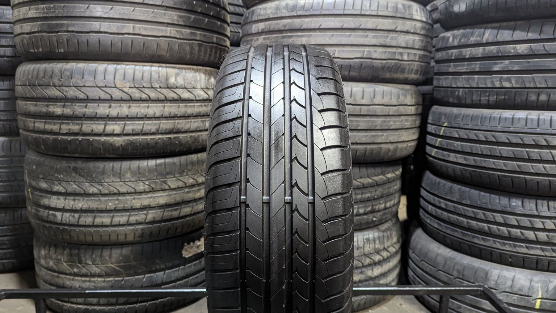 Шина 215/60 R 16 Good Year Efficient Grip. Одне колесо. Розпаровка.