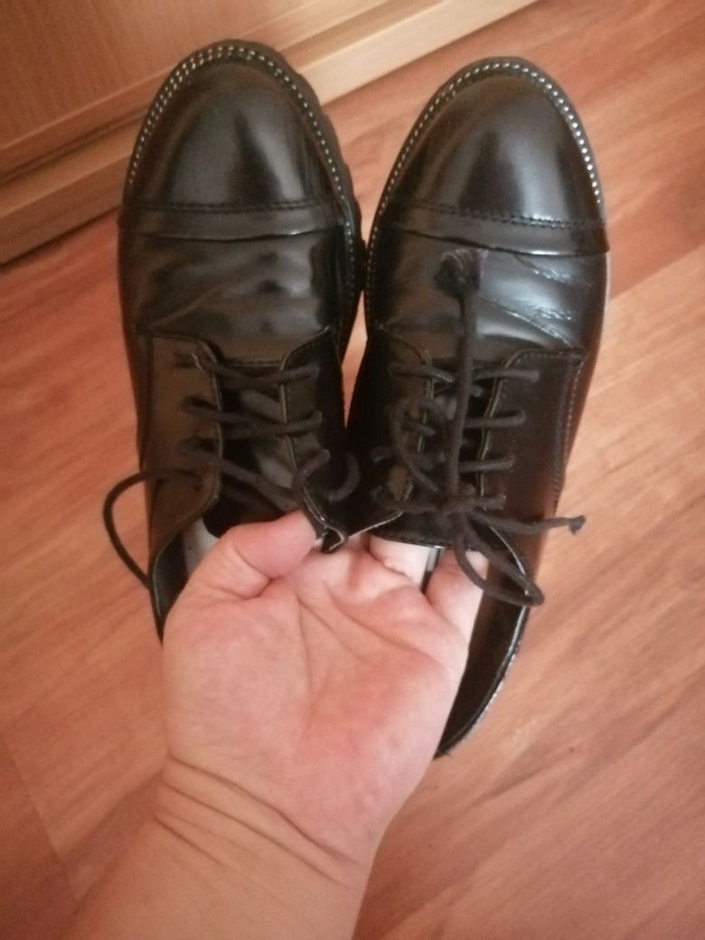 Buty czarne lakierki damskie