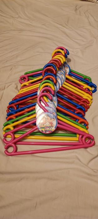 24 cabides para criança