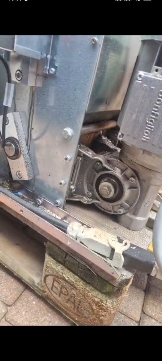 Mechanizm zgniatarki Revendo 9010 z motoreduktorem
