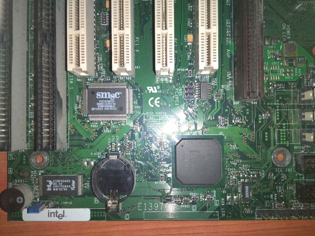 Motherboard de Pentium II + 4 processadores + EXTRAS.