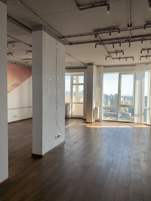 Метро Олімпійська-7 хв/Діловий центр Києва /Коновальця/ Предслвинська