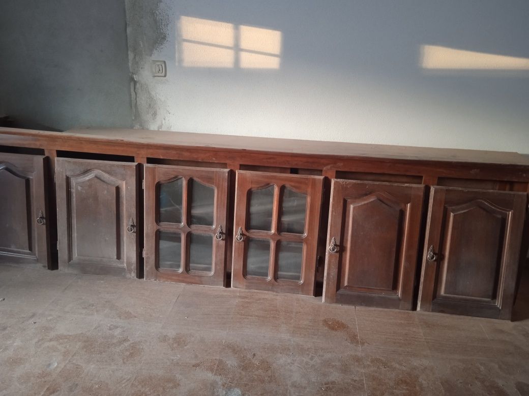Móvel antigo de parede de cozinha, em madeira