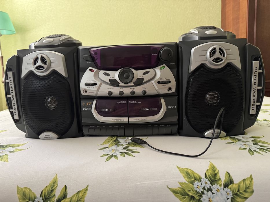 Магнітола, музичний центр