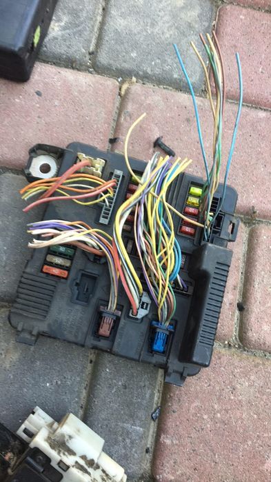 Блок запобіжників renault scenic 2 megane 2 блок предохранителей