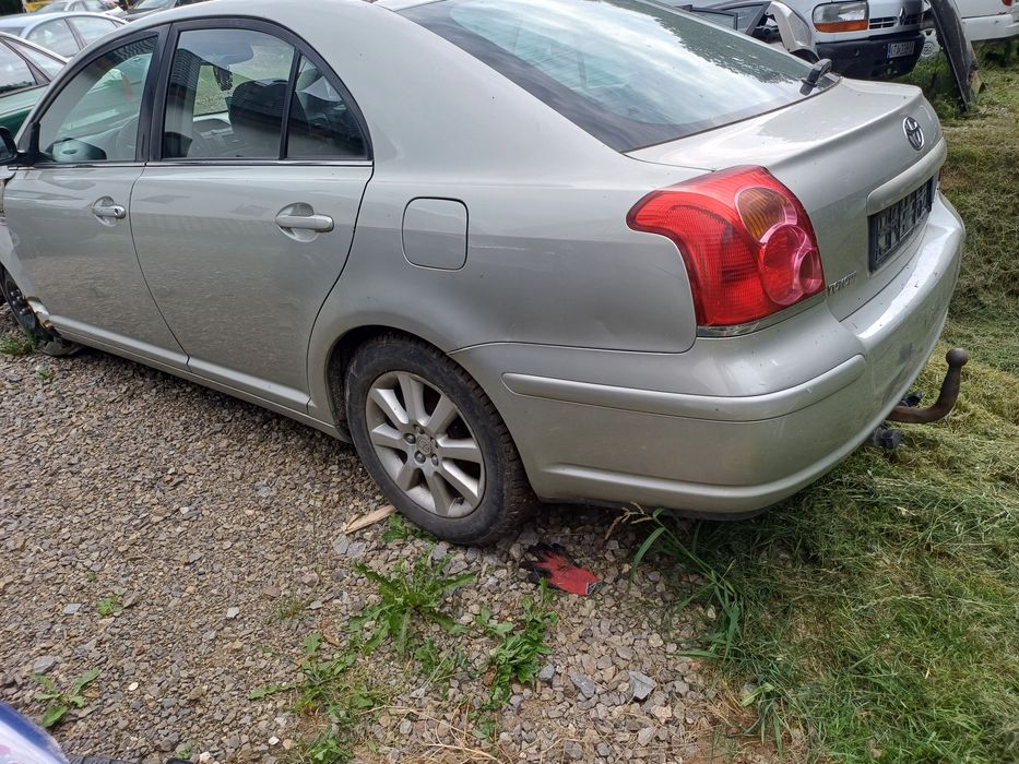 Maska toyota avensis t25 1C0 hatchback