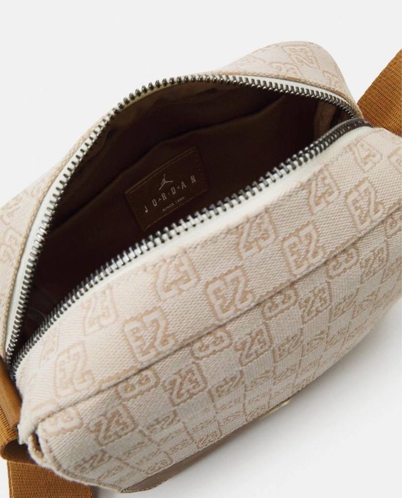 Сумка Air Jordan Monogram Crossbody Bag оригинал мессенджер MA0760-W3Z
