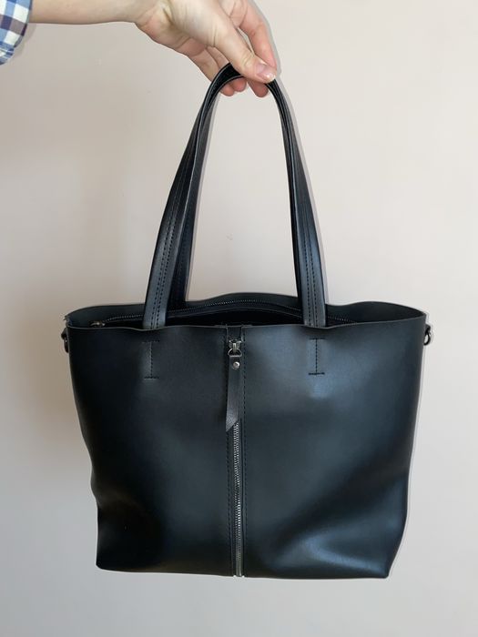 Чорна сумка в гарному стані