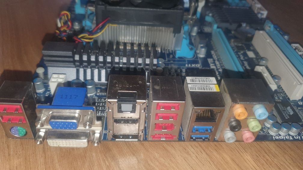 GIGABYTE GA-A75M-UD2H FM1 + A6-3500 3x2.1ghz + DDR3 8GB SK Hynix
