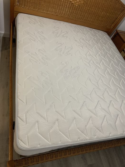 Colchao de molas para cama como novo