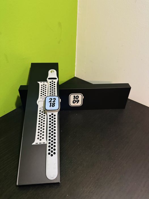 Apple Watch Serie 7 Nike - Starlight Aluminum 41”