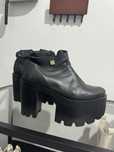 Botas NY Pretas com fecho