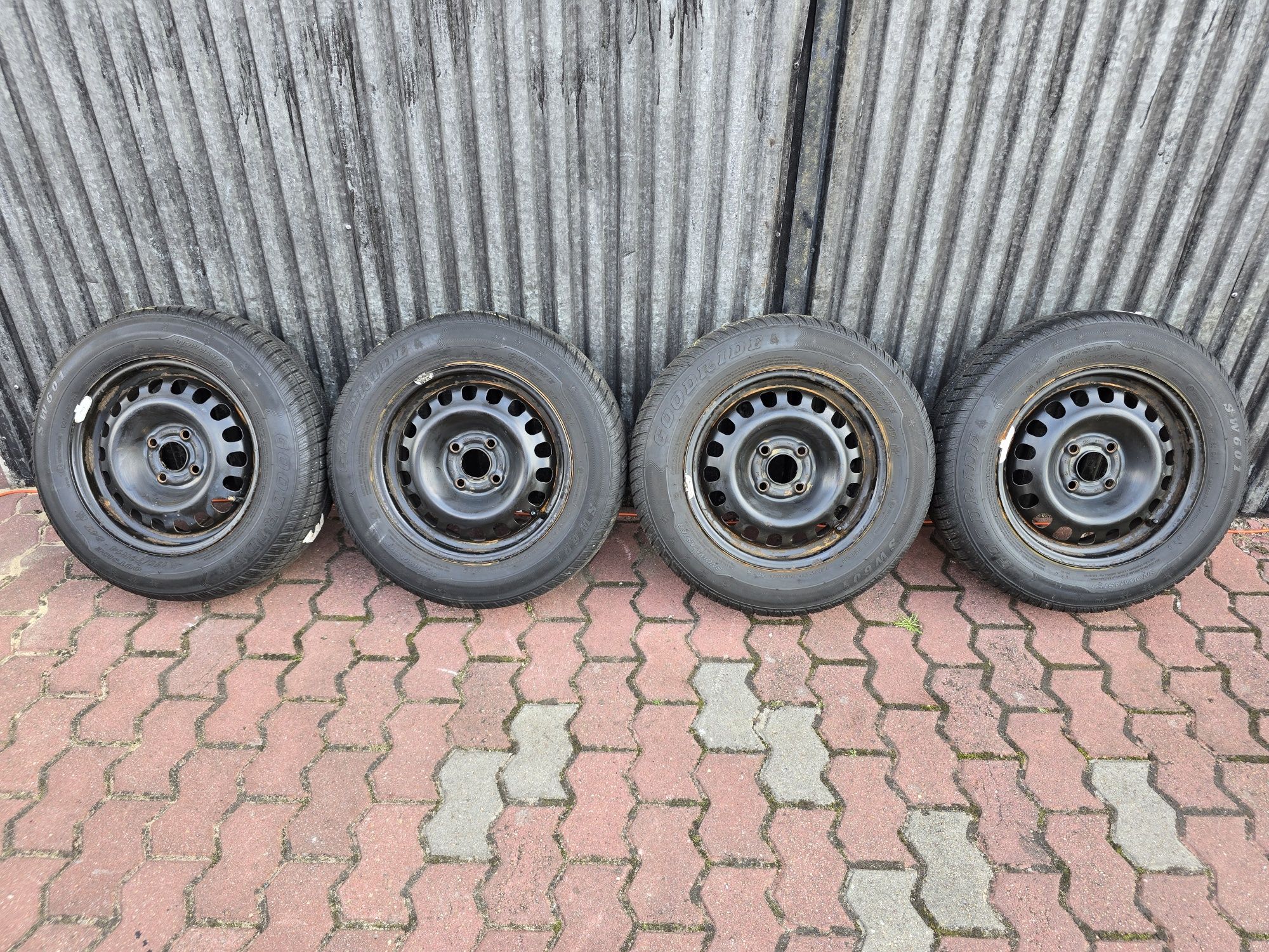 Felgi z oponami 175/70R14 Opel Corsa 4x100 Adam Combo Astra Meriva