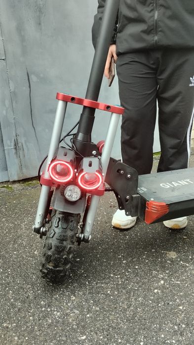 Електросамокат Giant Outlander M11