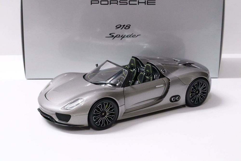 1/18 модель Porsche 918 Spyder Prototype DEALER
