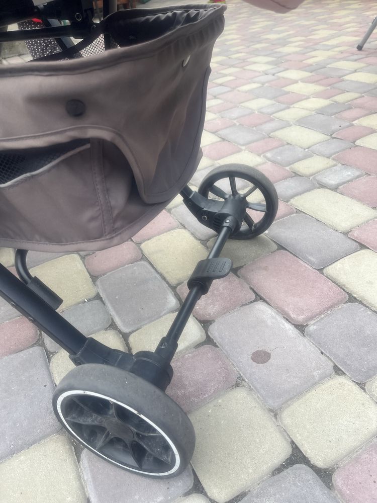 Продам прогулянкову дитячу коляску Carrello Gloria