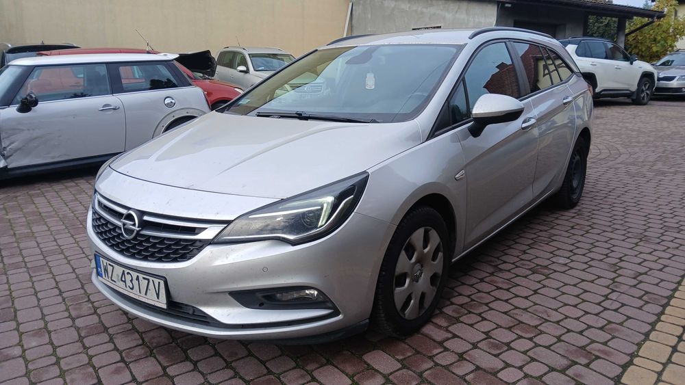 Opel Astra K  Sports Tourer    2018r  lekko uszkodzony