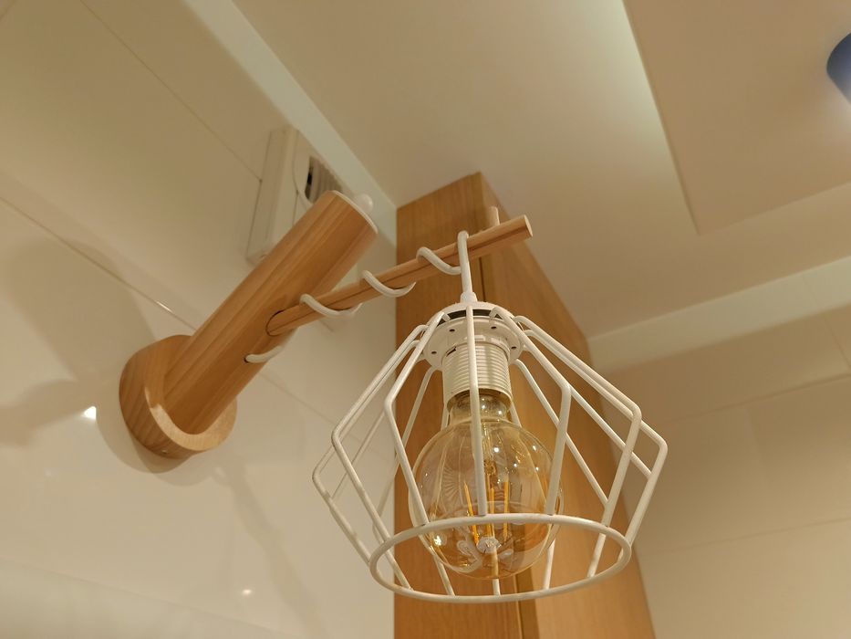 Kinkiet lampa ścienna drewno biała z żarówką Polecam