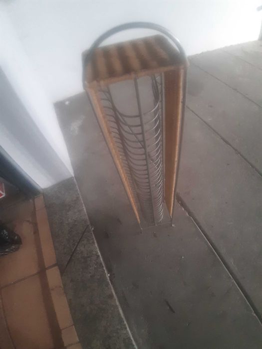 Arquivador de fimes e DVDs em muito bom estado
