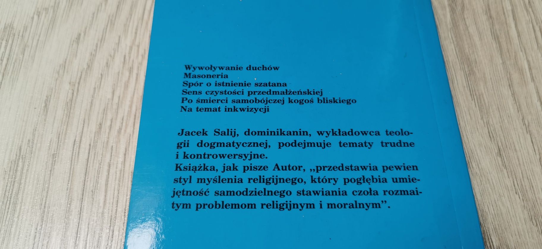 Pytania nieobojętne 
Jacek Salij