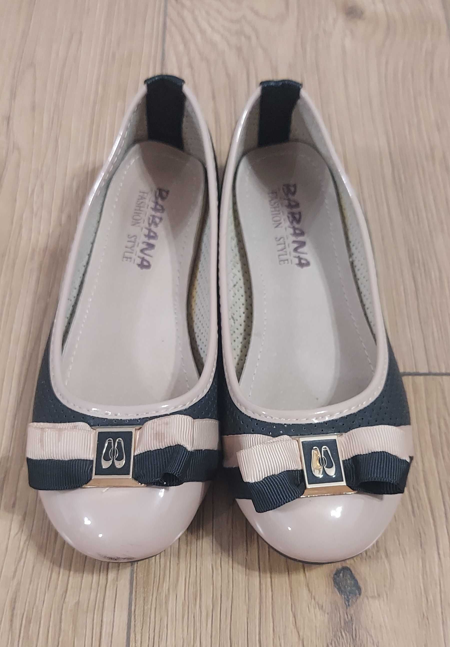 Balerinki chanelki eleganckie kokardki lakierowane ażurowe 30 31