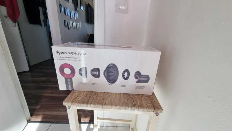 Świetna suszarka do włosów.