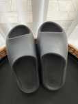 Yezzy slide rozmiar 37
