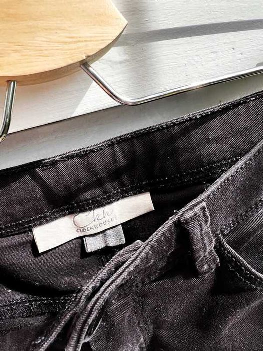 Proste bawełniane czarne jeansowe szorty z wyższym stanem C&A 36