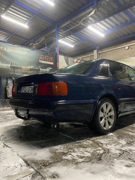 Audi 100 2.3 газ/бензин на полном ходу, технически в неплохом состояни