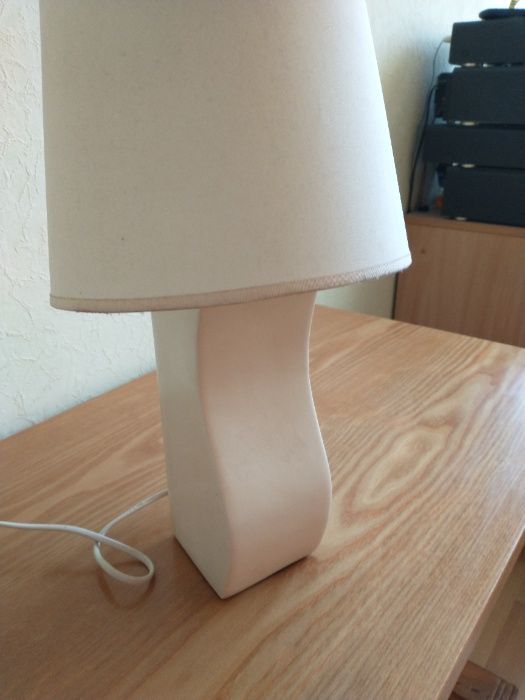 LAMPA mała stołowa, stojąca piękny kolor- profilowana nóżka