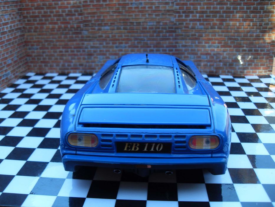 Bugatti EB 110  1:18