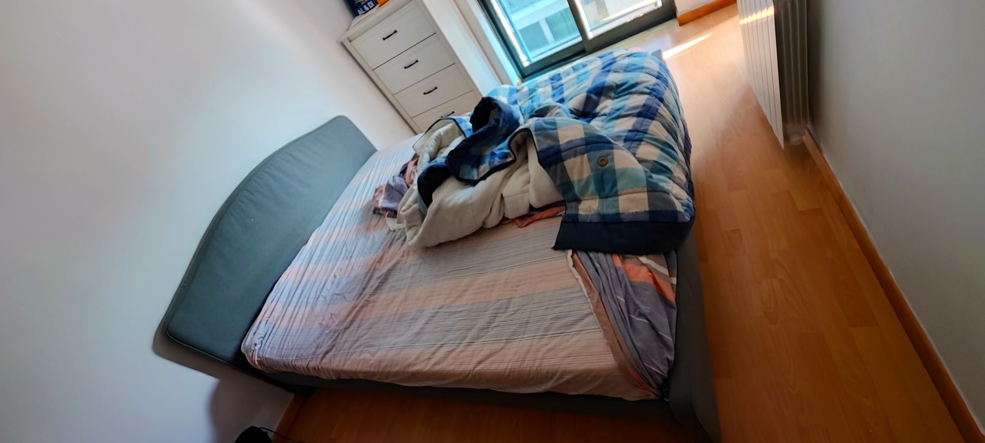 Cama de casal em tecido com colchão 2x1.60