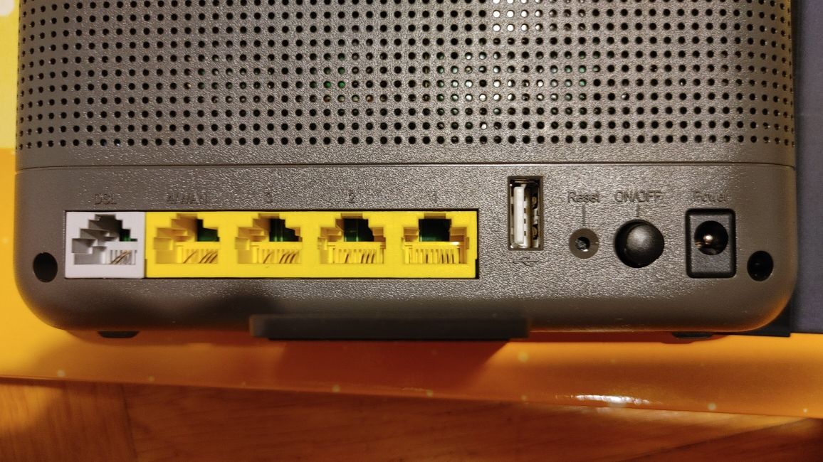 Router + WiFi Access Point + modem ADSL // EE Bright Box 1