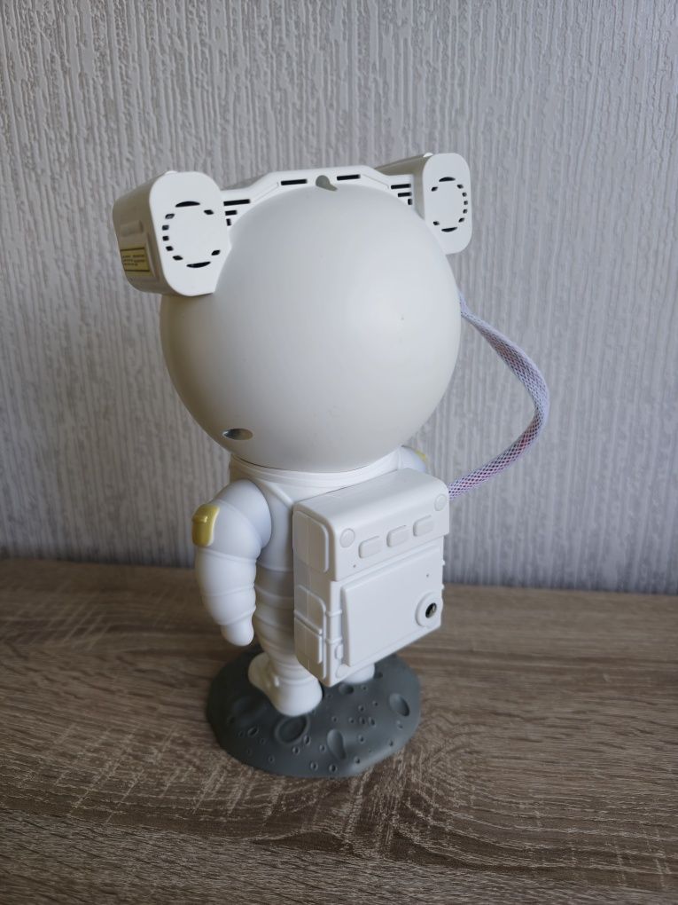 Projektor Gwiazd Kosmonauta – Magiczna Lampka Nocna z Pilotem