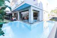 Vende-se Moradia T4 de Luxo com piscina na Aroeira | Charneca da Capar