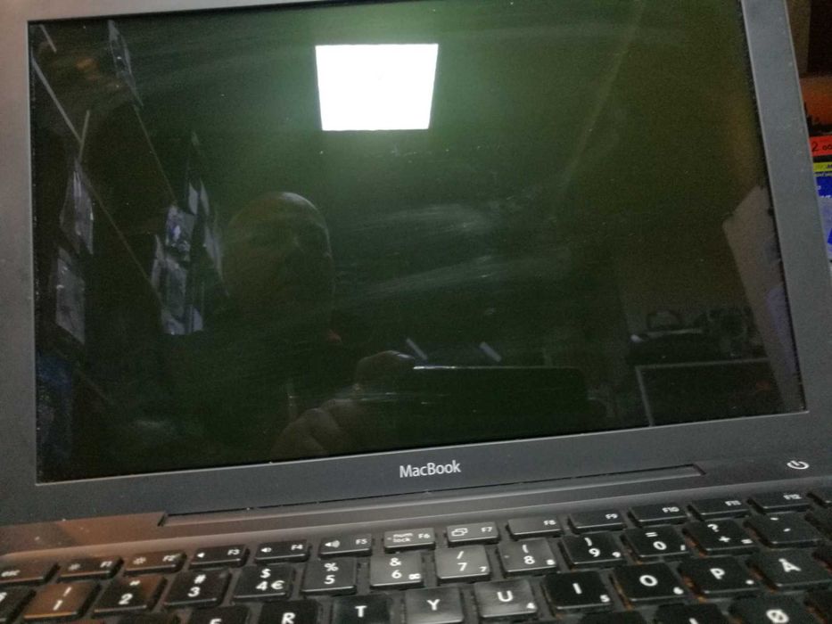 Непрацюючий  macbook a1181