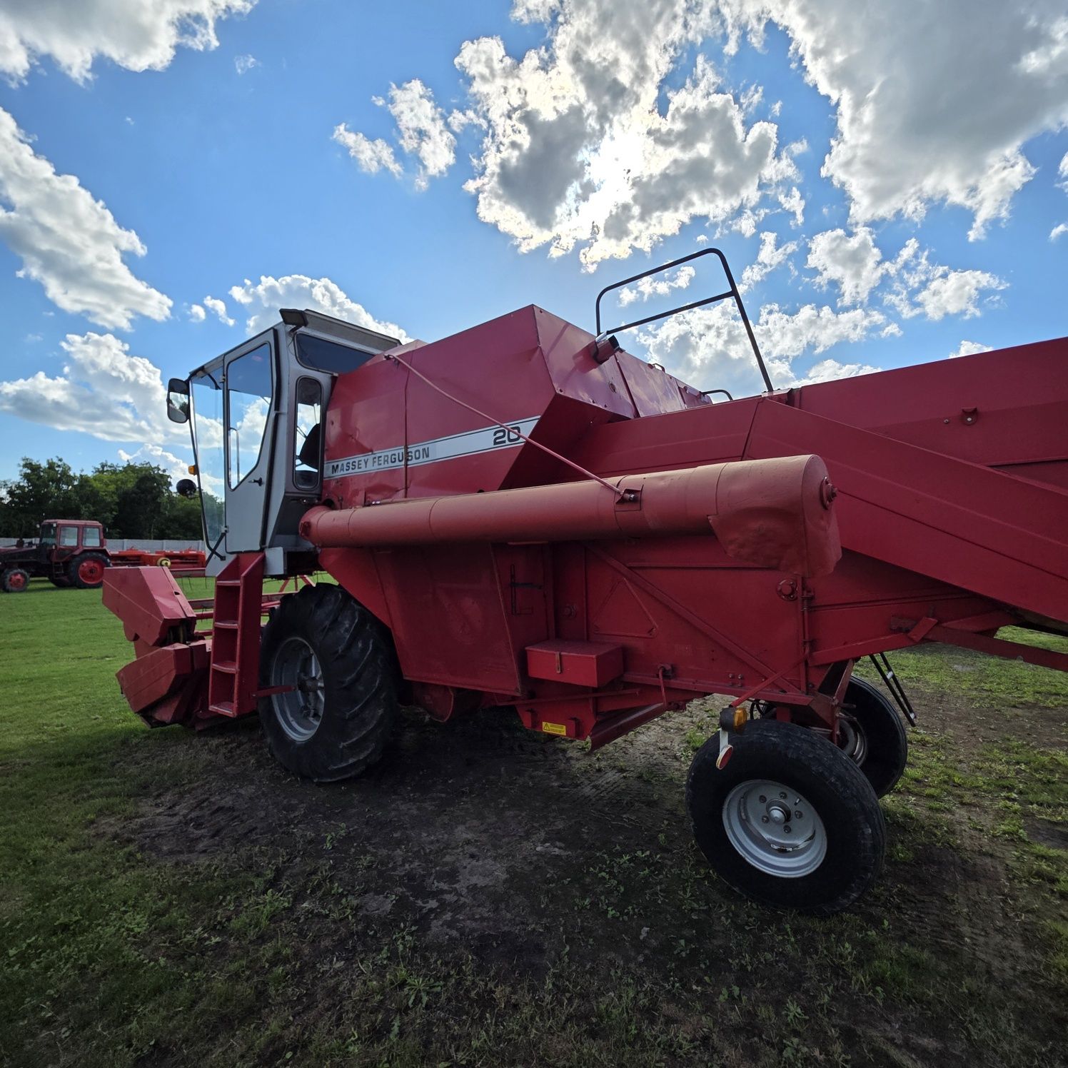Комбайн зерно збиральний Massey Ferguson 20 з Фінляндії